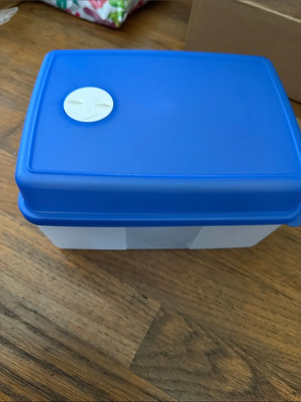 Tupperware Freezer mate w dual on lid.